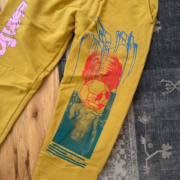 Brain Dead Men's Clean Love Yellow Graphic Sweatpants Medium - Picture 3 of 11